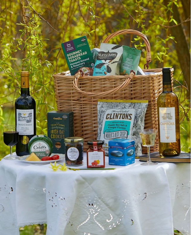 Gourmet Picnic Retreat Gift Basket Basket Gourmet Picnic Retreat Gift Basket Basket